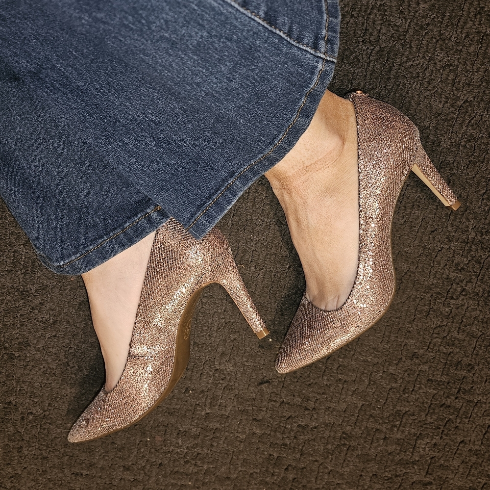 ✨️MICHAEL KORS GLITTER BABY PINK POINT TOE PUMPS SZ 6✨️